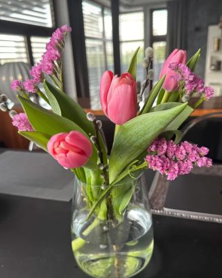 Milé klientky, přeji vám krásné MDŽ 🧚🏿‍♂️🤍🌷 #mdz #kvetiny #flowers #láska #ženy #cosmetic